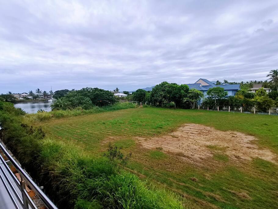 Master Bedroom In Shared Cozy River View Pool Apartment Nadi Exterior foto