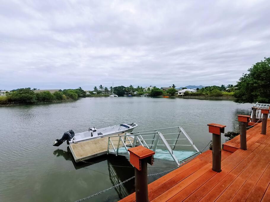 Master Bedroom In Shared Cozy River View Pool Apartment Nadi Exterior foto