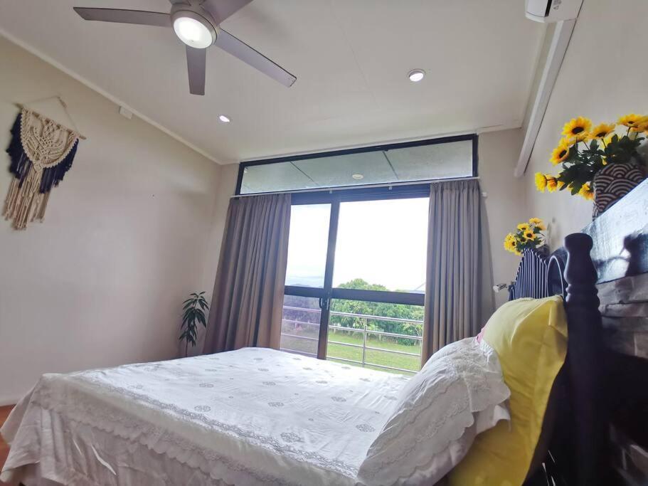 Master Bedroom In Shared Cozy River View Pool Apartment Nadi Exterior foto